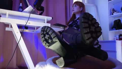 Cruel Siren online show from December 14, 7:25 am