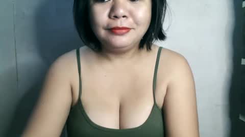 Snapshot of crystal_april chatting on February 8, 12:28 am Crys online show from February 8, 12:28 am