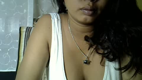 crystalbellax online show from May 18, 5:57 am