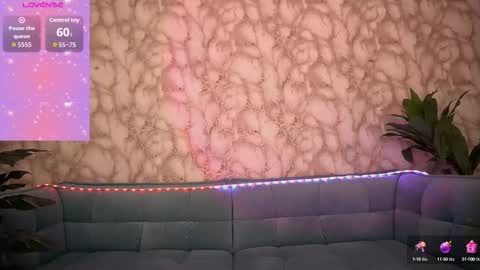 Snapshot of crystallpaws_ chatting on October 14, 7:49 pm crystallpaws_ online show from October 14, 7:49 pm