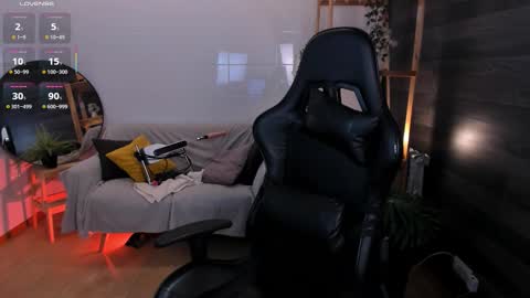 Mia online show from October 5, 2:22 pm