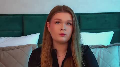 Crystal online show from November 24, 6:21 pm