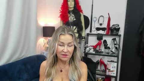 CrystalHotty online show from October 28, 5:57 am