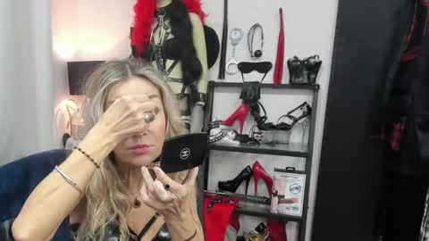 CrystalHotty online show from December 17, 6:28 am