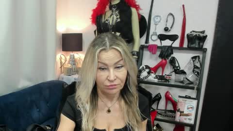 CrystalHotty online show from April 3, 5:27 am