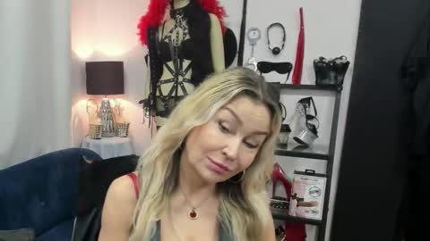 CrystalHotty online show from February 12, 6:48 am