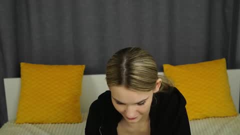 Naomi online show from October 17, 6:00 pm