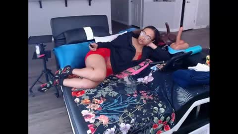 Nia Reese online show from April 10, 6:36 pm