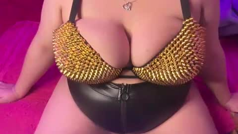 Snapshot of curlykaii55 chatting on January 13, 1:02 am Kay online show from January 13, 1:02 am