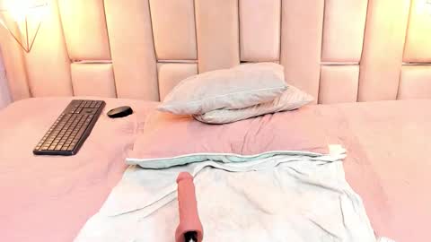 Alyanna  online show from October 28, 1:06 pm