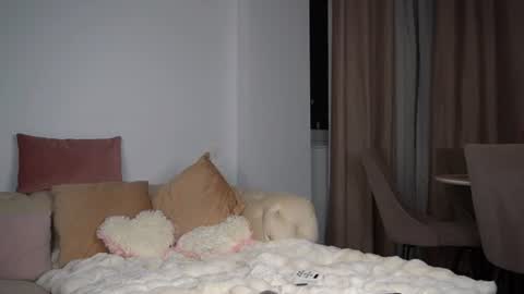 Kiki online show from August 9, 7:06 pm