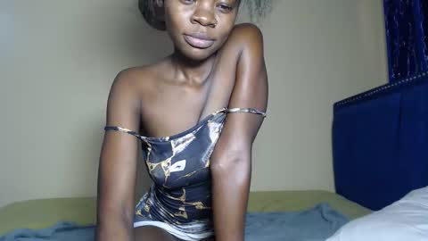 curvyjoan online show from November 1, 11:25 am