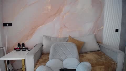 Snapshot of cute18cute chatting on February 4, 3:44 am Kira  online show from February 4, 3:44 am