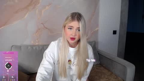 Snapshot of cute18cute chatting on March 3, 10:52 am Kira  online show from March 3, 10:52 am