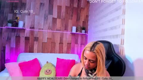 Snapshot of cute_elii chatting on January 6, 10:47 pm Independent Model online show from January 6, 10:47 pm