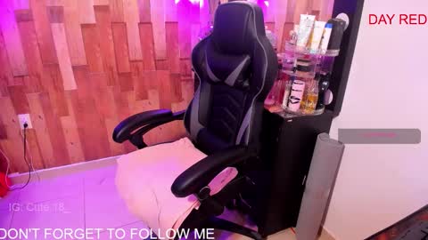    Independent Model online show from November 18, 8:32 pm