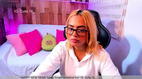 Snapshot of cute_elii chatting on January 5, 10:50 pm Independent Model online show from January 5, 10:50 pm