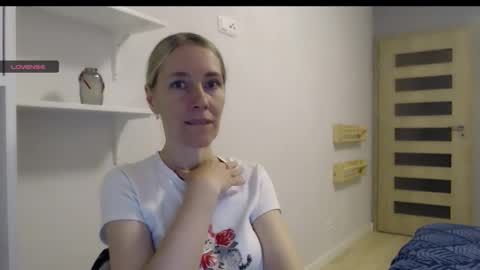 cute_lion_ online show from October 12, 6:10 pm