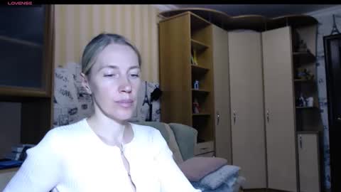 cute_lion_ online show from November 11, 5:21 pm