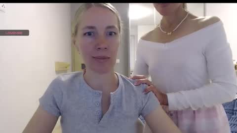 cute_lion_ online show from October 3, 4:12 pm