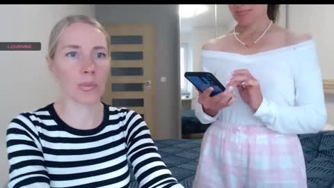 cute_lion_ online show from October 1, 2:44 pm