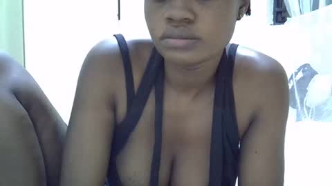 cute_savanna online show from December 15, 2:41 am