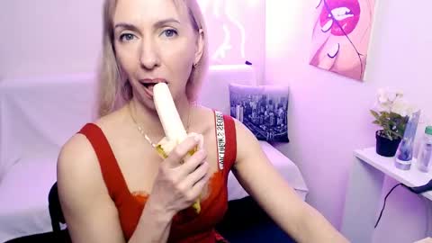 cute_smile_shy online show from April 16, 9:39 pm