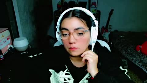 Snapshot of cuteambervi chatting on February 10, 11:13 pm Princess Amber online show from February 10, 11:13 pm
