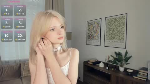 Snapshot of cutebrutality chatting on October 19, 8:27 am Alice online show from October 19, 8:27 am