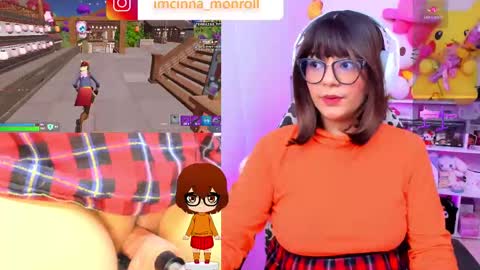 Snapshot of cutecinamonroll chatting on February 9, 10:21 pm Cinna independent model online show from February 9, 10:21 pm