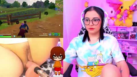 Snapshot of cutecinamonroll chatting on February 10, 4:47 pm Cinna independent model online show from February 10, 4:47 pm