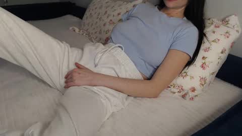 Snapshot of cuteemouse chatting on January 4, 5:27 am Anna online show from January 4, 5:27 am