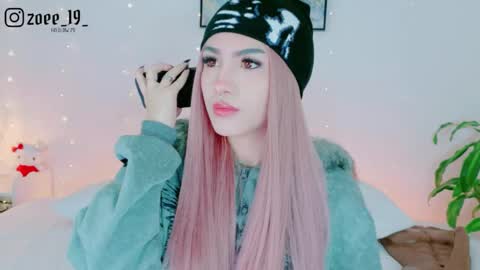 Zoe  online show from April 22, 4:31 am