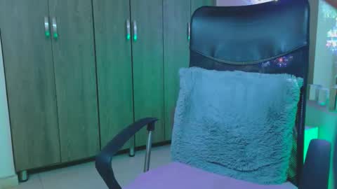 cuteflame_ online show from March 17, 11:20 pm