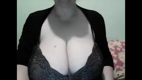 Snapshot of cutejessytom chatting on January 14, 3:11 am Jessy online show from January 14, 3:11 am