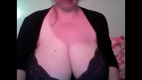 Snapshot of cutejessytom chatting on February 6, 1:54 pm Jessy online show from February 6, 1:54 pm