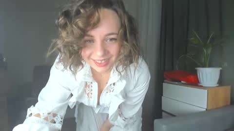 Snapshot of cutesmile_sharon chatting on December 19, 1:39 am cutesmile sharon online show from December 19, 1:39 am