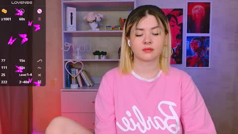 Snapshot of cutie_mili chatting on January 15, 2:56 pm mili online show from January 15, 2:56 pm