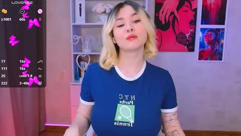 Snapshot of cutie_mili chatting on January 20, 3:26 am mili online show from January 20, 3:26 am
