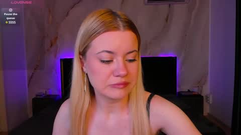 cutiepie69__ online show from March 8, 8:46 pm