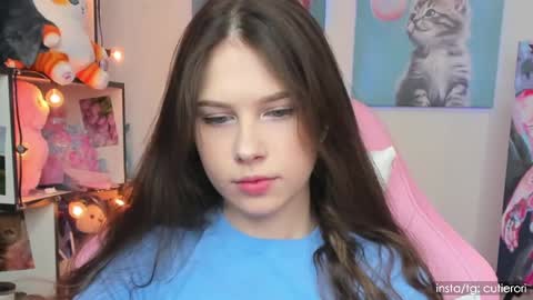 Snapshot of cutierori chatting on December 13, 3:05 am Rori  Instagram cutierori  online show from December 13, 3:05 am