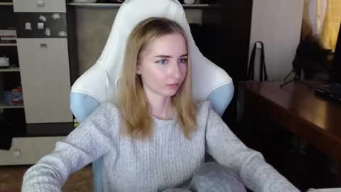 Snapshot of cutti_crystal chatting on October 11, 8:52 am Cutti Crystal online show from October 11, 8:52 am