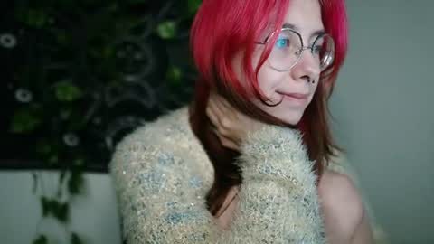cuttiepink online show from August 8, 8:39 pm