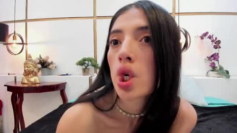 Cynthia1fox online show from April 24, 8:22 pm