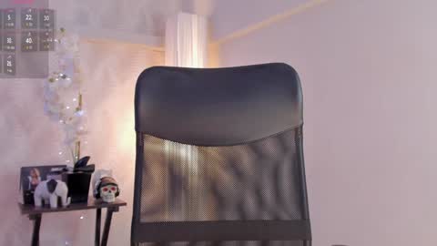 cyntia_adams online show from January 28, 7:00 pm