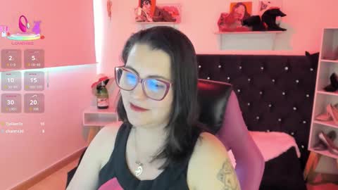 Mia  online show from October 7, 7:40 pm