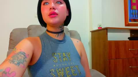 Snapshot of daddys_little_secrett chatting on October 22, 2:16 am Valen online show from October 22, 2:16 am