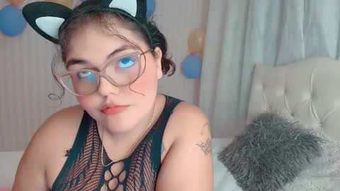 Snapshot of daeneryslove_doll chatting on October 15, 9:23 am daeneryslove_doll online show from October 15, 9:23 am