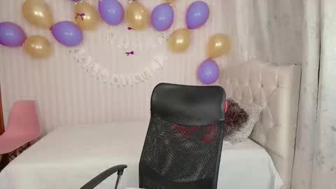Snapshot of daeneryslove_doll chatting on October 10, 6:07 am daeneryslove_doll online show from October 10, 6:07 am