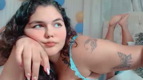 Snapshot of daeneryslove_doll chatting on October 16, 9:34 am daeneryslove_doll online show from October 16, 9:34 am